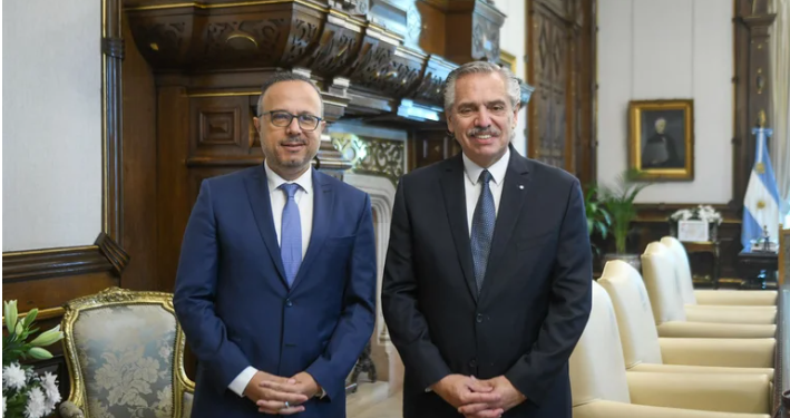 EL GOBIERNO OFICIALIZÓ AL EMPRESARIO ANTONIO ARACRE COMO JEFE DE ASESORES EN EL GABINETE