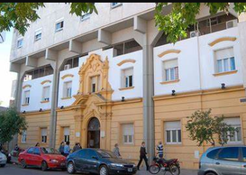 PERDIÓ EL CONTROL DE SU MOTO Y TERMINÓ SOBRE EL ASFALTO