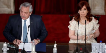 ALBERTO FERNÁNDEZ PREPARA EL DISCURSO PARA ABRIR LAS SESIONES EN EL CONGRESO