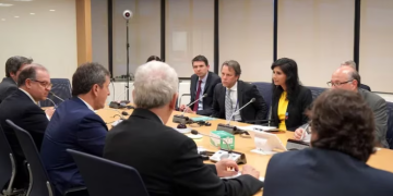 UNA COMITIVA DEL FMI LLEGÓ A BUENOS AIRES PARA NEGOCIAR CON EL GOBIERNO EL PRÓXIMO DESEMBOLSO