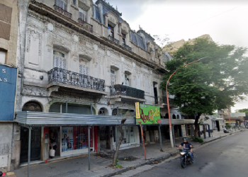 TRES HOSPITALIZADOS TRAS UN INCENDIO EN UNA PENSIÓN CÉNTRICA