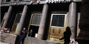 EL MINISTERIO DE ECONOMÍA OBTUVO $400.000 MILLONES EN LA LICITACIÓN DE DEUDA EN PESOS