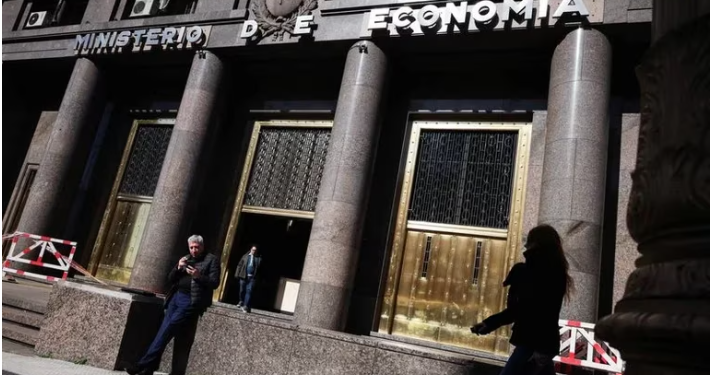 EL MINISTERIO DE ECONOMÍA OBTUVO $400.000 MILLONES EN LA LICITACIÓN DE DEUDA EN PESOS