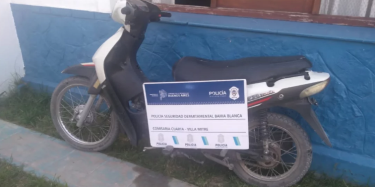 MENOR DE 14 AÑOS ROBÓ UNA MOTO