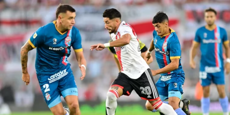 RIVER PLATE NO PUDO CON ARSENAL: PERDIÓ 2-1 EN EL ESTADIO MONUMENTAL