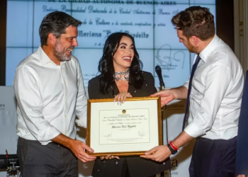 TRAS UN SHOW HISTÓRICO, LALI FUE RECONOCIDA COMO PERSONALIDAD DESTACADA DE LA CULTURA