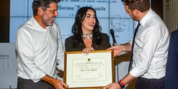 TRAS UN SHOW HISTÓRICO, LALI FUE RECONOCIDA COMO PERSONALIDAD DESTACADA DE LA CULTURA