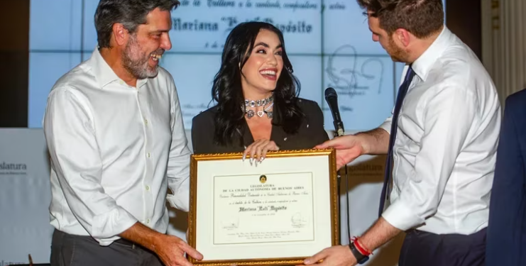 TRAS UN SHOW HISTÓRICO, LALI FUE RECONOCIDA COMO PERSONALIDAD DESTACADA DE LA CULTURA