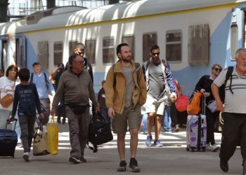 ESTÁN A LA VENTA LOS SERVICIOS DE LARGA DISTANCIA DE LA LÍNEA ROCA