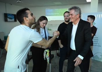 FONDO SEMILLA: GAY ENTREGÓ EL PREMIO A 5 GANADORES