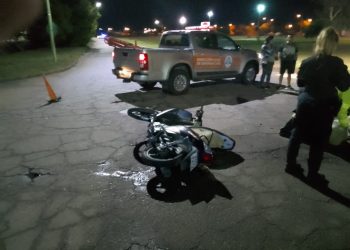 UNA CAMIONETA Y UNA MOTO COLISIONARON ESTA MADRUGADA