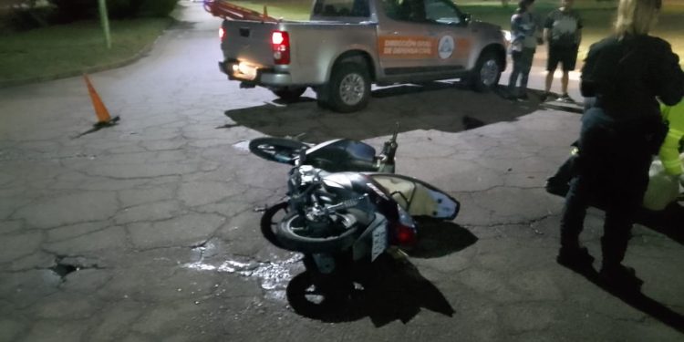 UNA CAMIONETA Y UNA MOTO COLISIONARON ESTA MADRUGADA