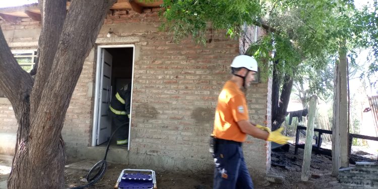 PRINCIPIO DE INCENDIO EN UNA VIVIENDA