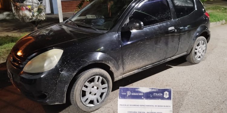 ARMADOS Y EN AUTO: QUEDARON DETENIDOS