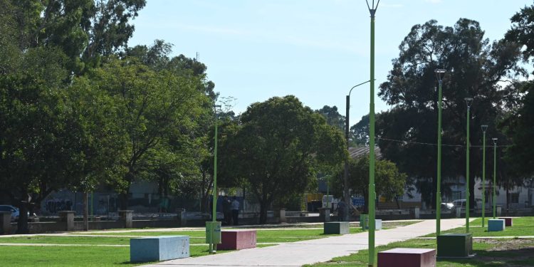 GAY RECORRIÓ LAS OBRAS DEL PARQUE INDEPENDENCIA