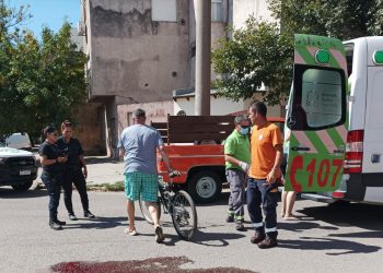 PERDIÓ EL CONTROL DE SU BICICLETA Y TERMINÓ HOSPITALIZADA