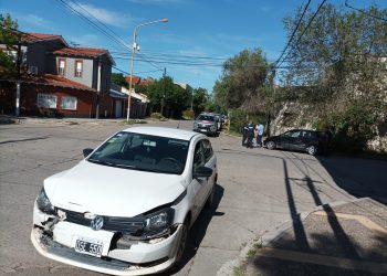 MUJER SUFRIÓ UN GOLPE EN LA CABEZA TRAS UN CHOQUE