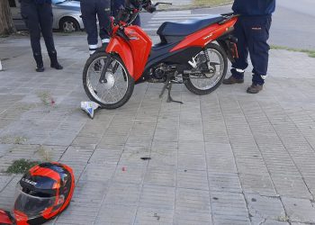 ALCOHOLIZADO TERMINÓ ESTAMPADO CONTRA UN POSTE