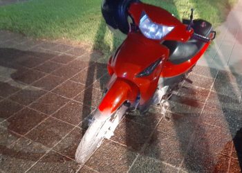 UNA MUJER SE CAYÓ DE SU MOTO EN BRANDSEN Y AV. PRINGLES