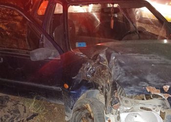 PERDIÓ EL CONTROL DE SU AUTO Y CHOCÓ CONTRA UN ÁRBOL