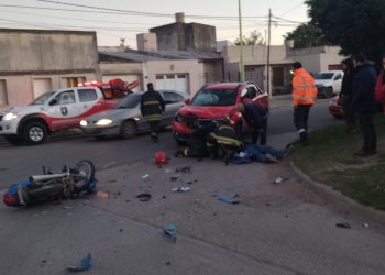 UNA CAMIONETA Y UNA MOTO COLISIONARON EN ECUADOR Y TIERRA DEL FUEGO