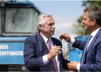 PESE A LAS CRÍTICAS DE LA OPOSICIÓN, MASSA VA POR UN DOBLE OBJETIVO: CONTENER LOS DÓLARES FINANCIEROS Y EL RIESGO PAÍS