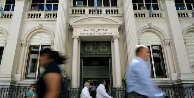 EL BANCO CENTRAL SUBIÓ TRES PUNTOS LA TASA DE INTERÉS DE LOS PLAZOS FIJOS, QUE AHORA PAGARÁN 78% ANUAL