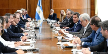 EL GOBIERNO EVALÚA OFRECERLE A PRIVADOS QUE SE SUMEN DE FORMA VOLUNTARIA AL CANJE DE BONOS EN DÓLARES