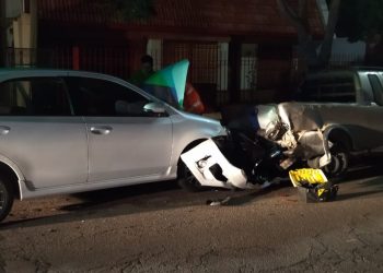 TOTALMENTE BORRACHA CHOCÓ DE ATRÁS A UN AUTO ESTACIONADO