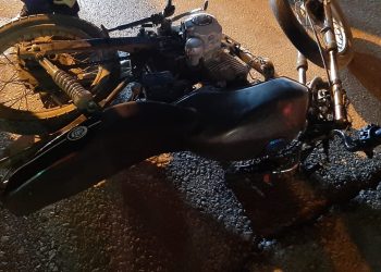 UN COLECTIVO ROZÓ A UNA MOTO PROVOCÁNDOLE LA CAÍDA