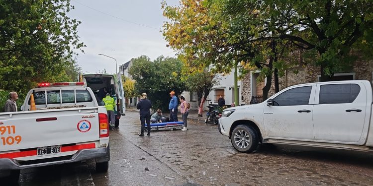 UNA MOTO Y UNA CAMIONETA COLISIONARON ESTA MAÑANA
