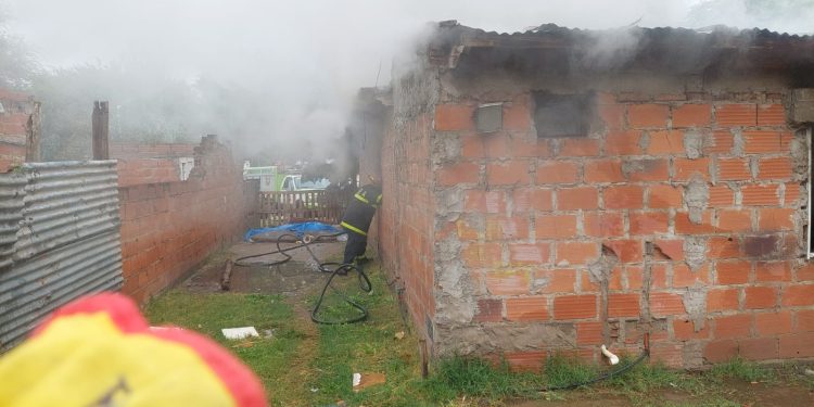 INCENDIO DE UNA VIVIENDA EN CHACO AL 300