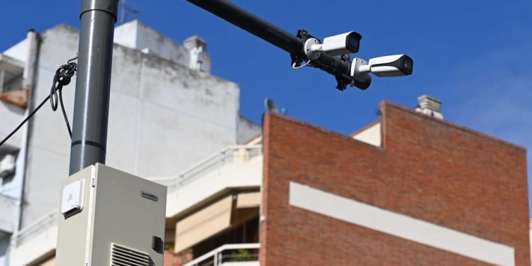 MOYANO: «LAS FOTOMULTAS CONTROLARÁN LOS CRUCES DE SEMÁFOROS ROJOS Y SENDAS PEATONALES»