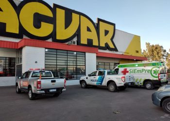 UN OBRERO CAYÓ DE UNA ESCALERA Y FUE TRASLADADO AL HOSPITAL