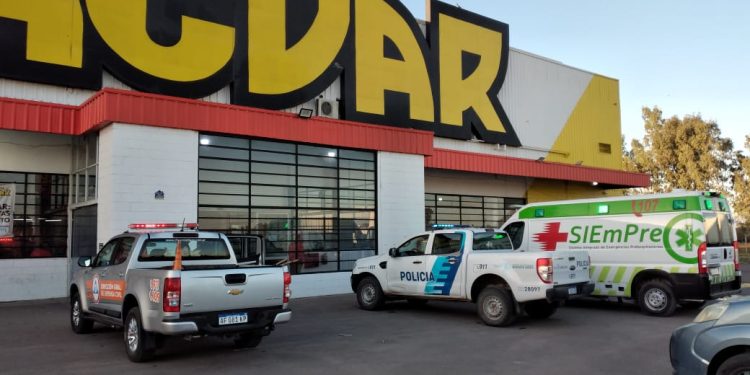 UN OBRERO CAYÓ DE UNA ESCALERA Y FUE TRASLADADO AL HOSPITAL