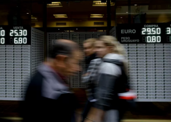 «EL CULPABLE SOS VOS»: DIRIGENTES DE LA OPOSICIÓN CRUZARON A ALBERTO FERNÁNDEZ POR LA SUBA DEL DÓLAR PARALELO