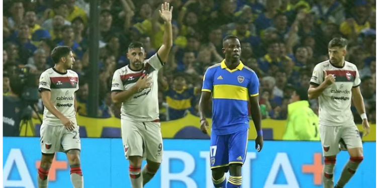 ANTE LA MIRADA DE JORGE ALMIRÓN, BOCA JUNIORS SUFRIÓ UN NUEVO GOLPE Y CAYÓ COMO LOCAL 2-1 ANTE COLÓN