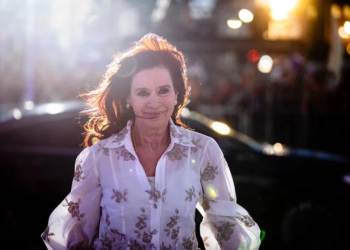 CRECE LA EXPECTATIVA POR LA REAPARICIÓN DE CRISTINA KIRCHNER TRAS EL RENUNCIAMIENTO DE ALBERTO FERNÁNDEZ