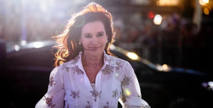 CRECE LA EXPECTATIVA POR LA REAPARICIÓN DE CRISTINA KIRCHNER TRAS EL RENUNCIAMIENTO DE ALBERTO FERNÁNDEZ