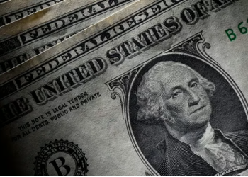 JORNADA FINANCIERA: EL DÓLAR SUBIÓ A $495 MIENTRAS CRECEN LAS TENSIONES ECONÓMICAS Y POLÍTICAS