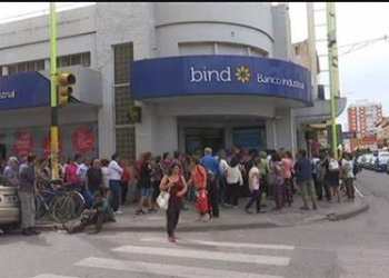 GARCÍA: «ECHARON A UNA COMPAÑERA DEL BANCO INDUSTRIAL POR NO VENDER PRODUCTOS EN CAJA, ALGO QUE NO ESTÁ EN EL CONVENIO»