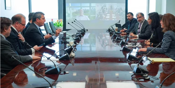 EL DURO DISCURSO DE MASSA EN EL FMI: «FUGA DE DÓLARES, SEQUÍA Y MENSAJE A MACRI Y GUZMÁN