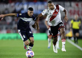 RIVER SE IMPUSO CON AUTORIDAD, GOLEÓ 3-0 A GIMNASIA Y CONFIRMÓ SU LIDERAZGO EN LA LIGA PROFESIONAL