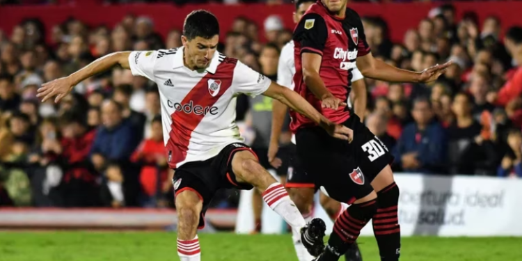 RIVER PLATE LE GANÓ 1-0 A NEWELL’S EN ROSARIO SOBRE LA HORA Y SE AFIANZA EN LA CIMA DE LA LIGA PROFESIONAL