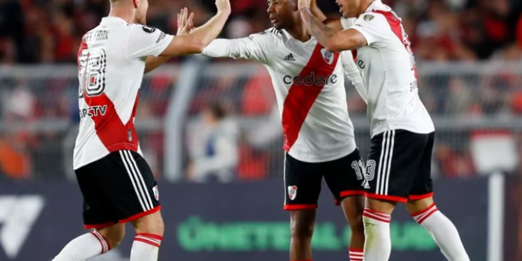 CON UN HOMBRE MENOS, RIVER PLATE GOLEÓ 4 A 2 A SPORTING CRISTAL Y SE ACOMODÓ EN SU GRUPO DE LA COPA LIBERTADORES