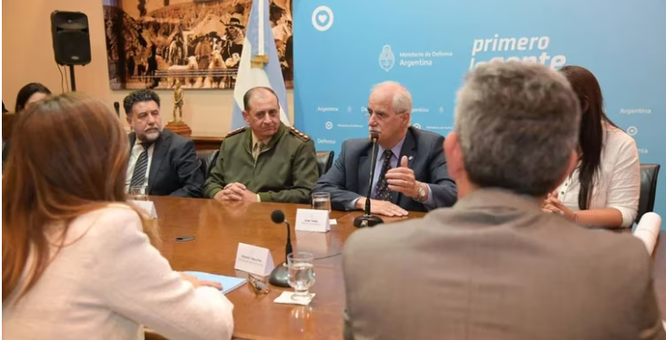 EL MINISTRO DE DEFENSA ANUNCIÓ LA LLEGADA DEL EJÉRCITO ARGENTINO A ROSARIO PARA URBANIZAR BARRIOS POPULARES