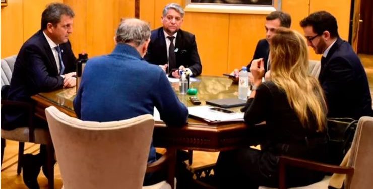 ANTES DE PARTICIPAR DEL ACTO EN PLAZA DE MAYO, SERGIO MASSA SE REUNIÓ CON EL EQUIPO ECONÓMICO