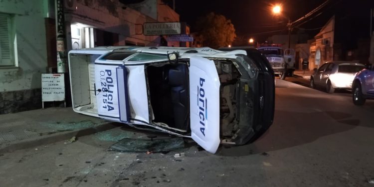 FUERTE VUELCO DE UN MÓVIL POLICIAL