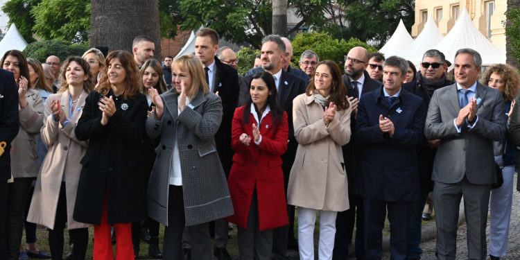 213° ANIVERSARIO DE LA REVOLUCIÓN DE MAYO: «ES MOMENTO DE UNIRNOS COMO SOCIEDAD Y TRABAJAR JUNTOS PARA CONSTRUIR UN FUTURO MEJOR PARA TODOS»