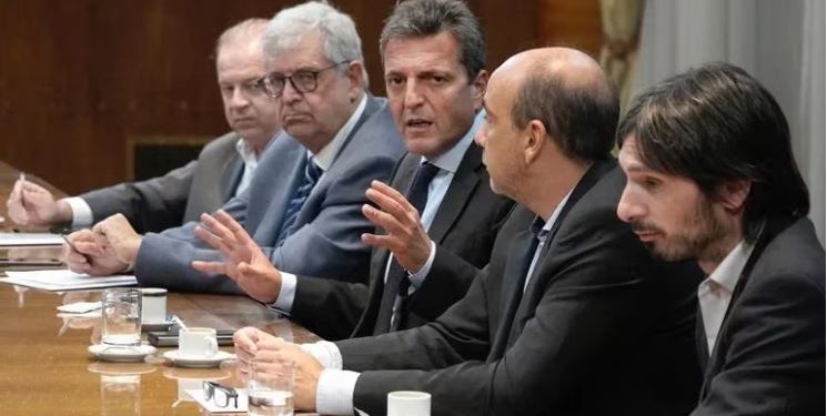 DEUDA: EL GOBIERNO CUBRIÓ LOS VENCIMIENTOS Y CONSIGUIÓ CASI $300.000 MILLONES EXTRA, LA CIFRA MÁS ALTA DEL AÑO